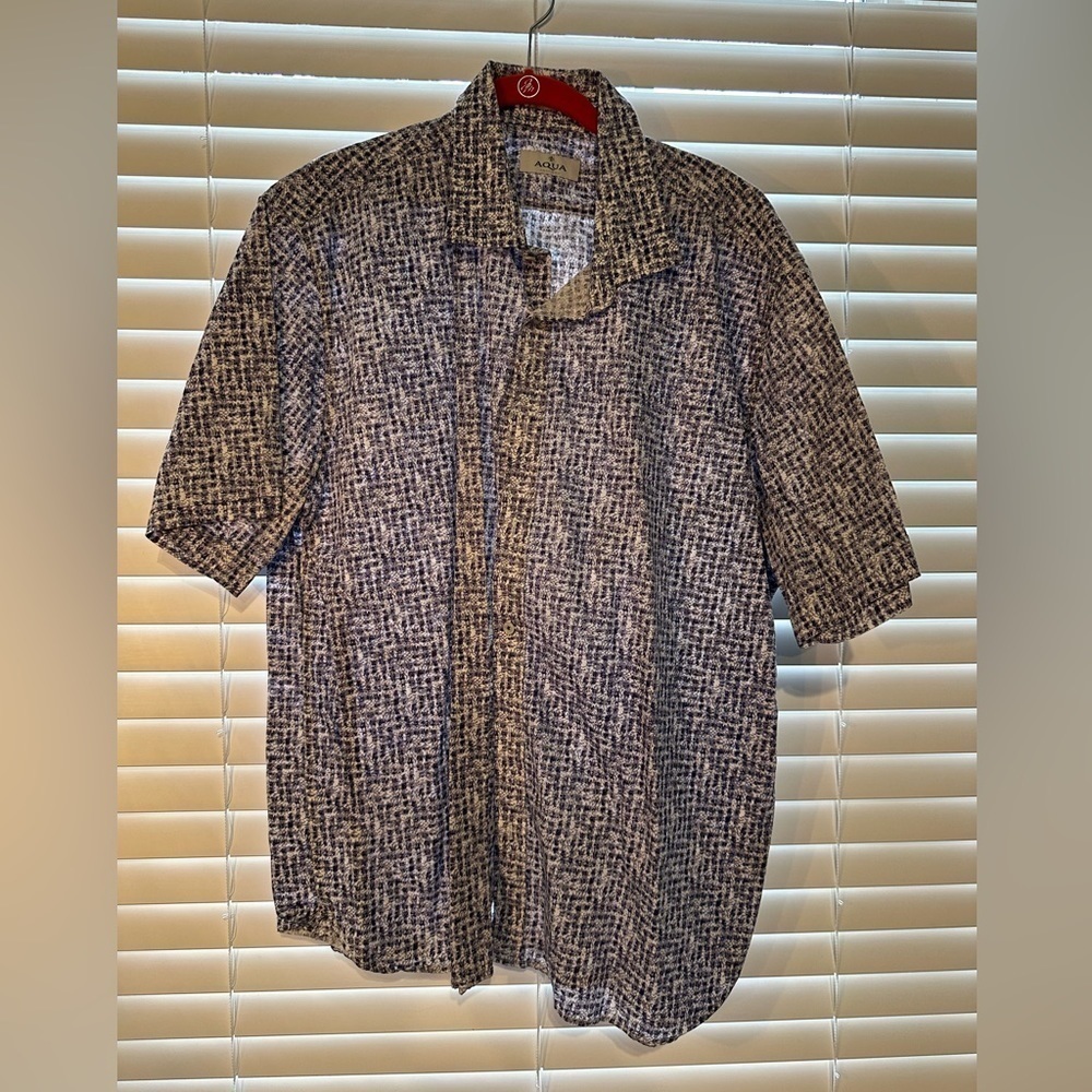 Casual short sleeve shirt​​​​​​​
